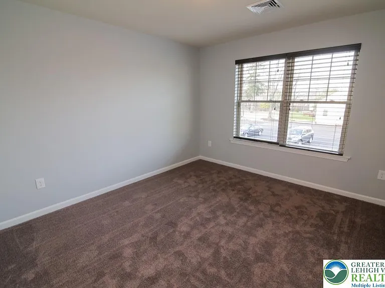 623 Linden St — Photo 9