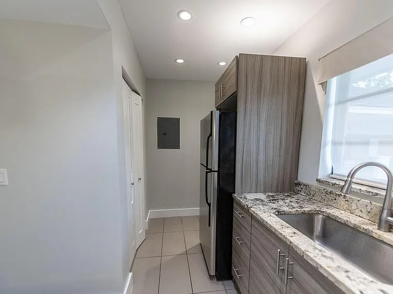 64 Isle Of Venice Dr — Photo 7