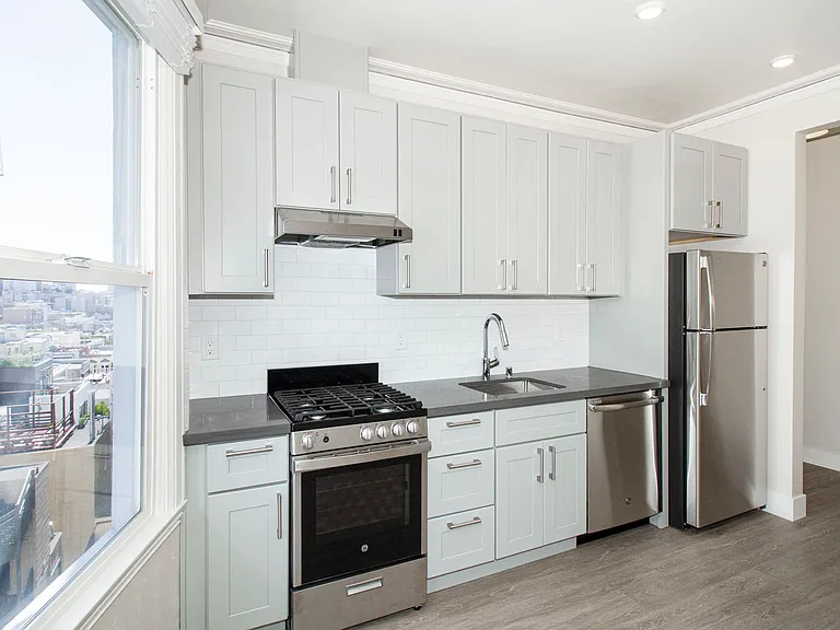 1125 Broadway — Photo 1
