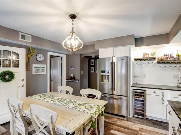 2842 Nagawicka AVENUE, Delafield, WI 53018