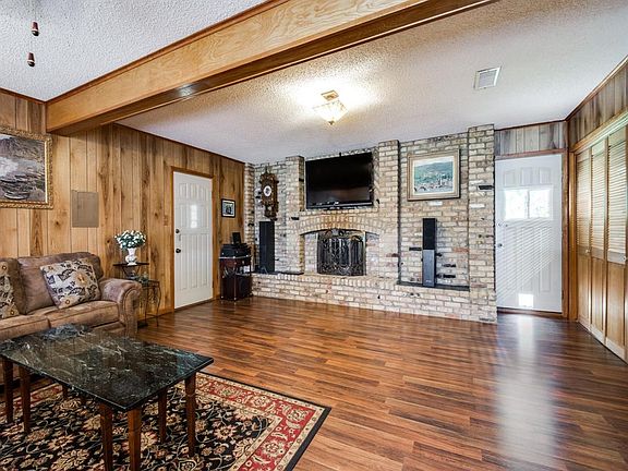 4th image of 1008 Oakwood Dr