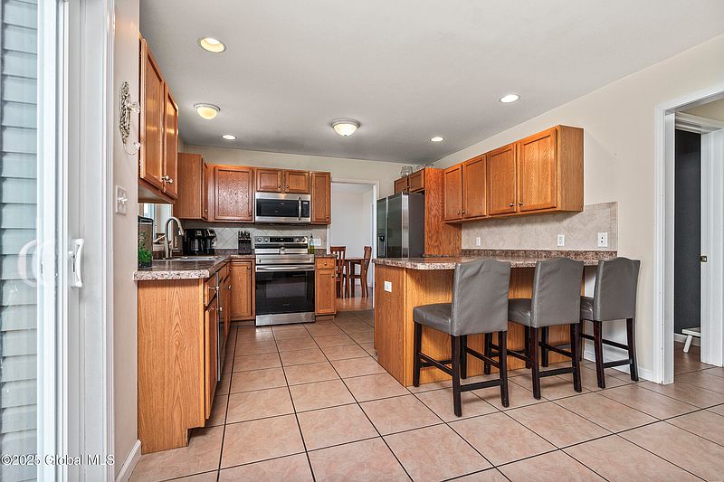 4th image of 42 Craigie Avenue