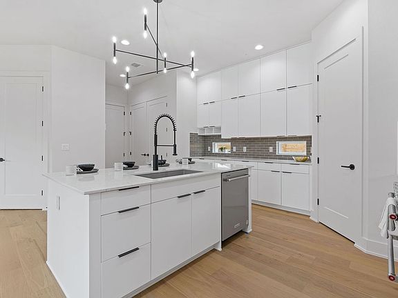 4th image of 1312 Arcadia Ave #1