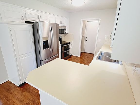 4th image of 2211 E Cragmont St