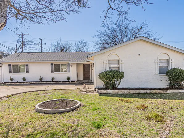 7604 S College Cir, North Richland Hills, TX 76180