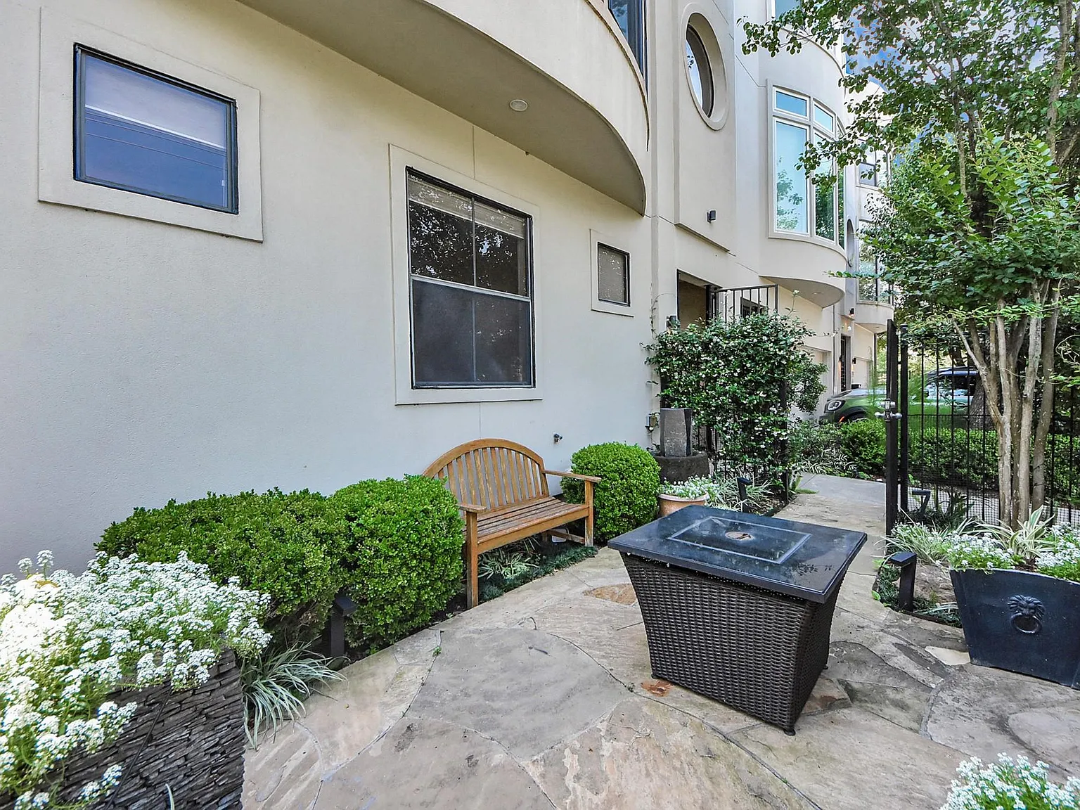 2 bed, 4.0 bath, 3018 sqft, $5,000 — Photo 4