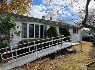 2 Briarwood Dr, Old Saybrook, CT 06475