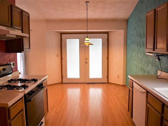 5th image of 8483 Creekway Ln