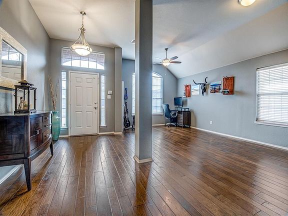 4th image of 6585 Clydesdale Ct