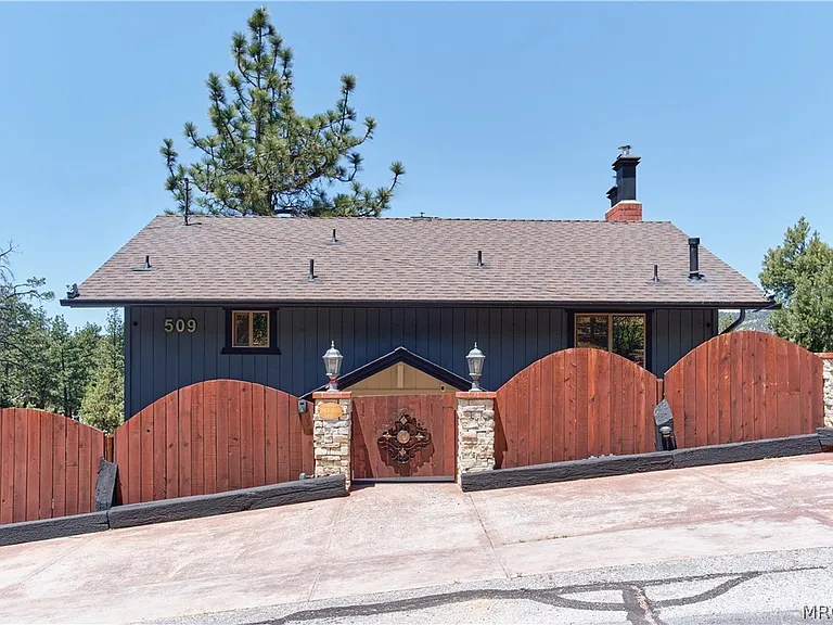 509 Wallace Ln — Photo 1