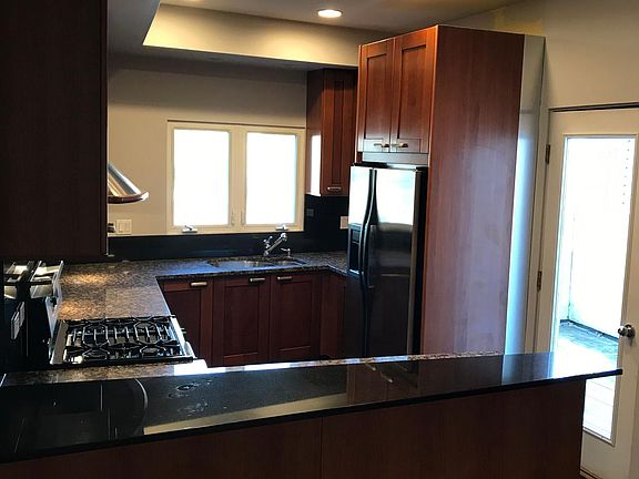 5th image of 1049 N Winchester Ave #2