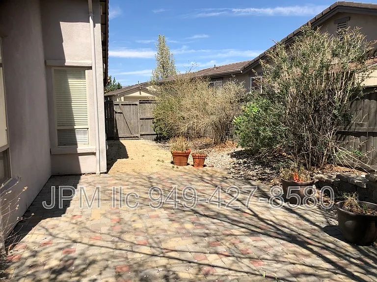 470 Shire Ct — Photo 11