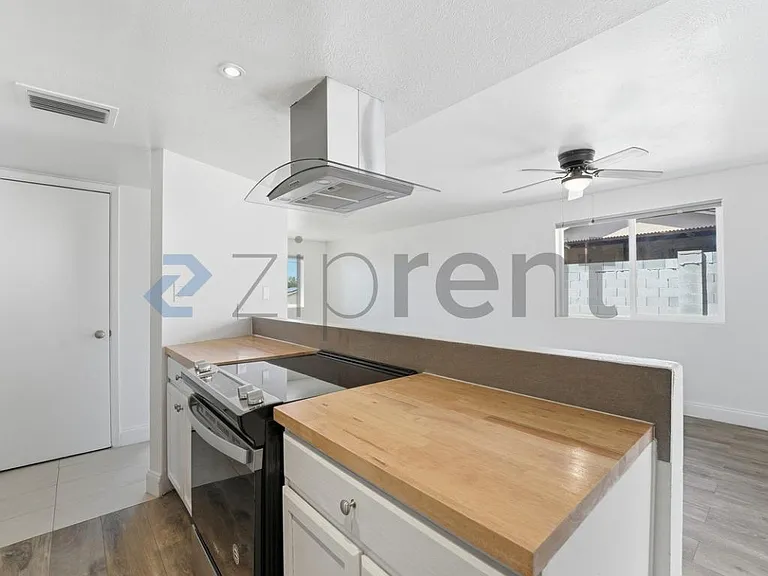 9037 N 14th St — Photo 16