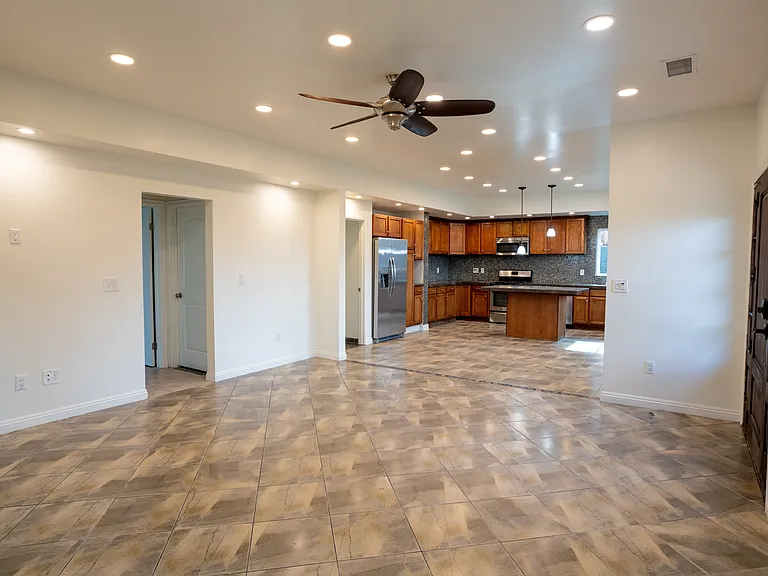 6734 Tampa Ave — Photo 8