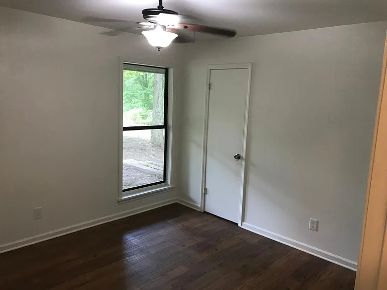 Second bedroom.