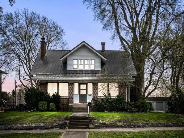 401 Phoenix Ave, Bloomington, IL 61701