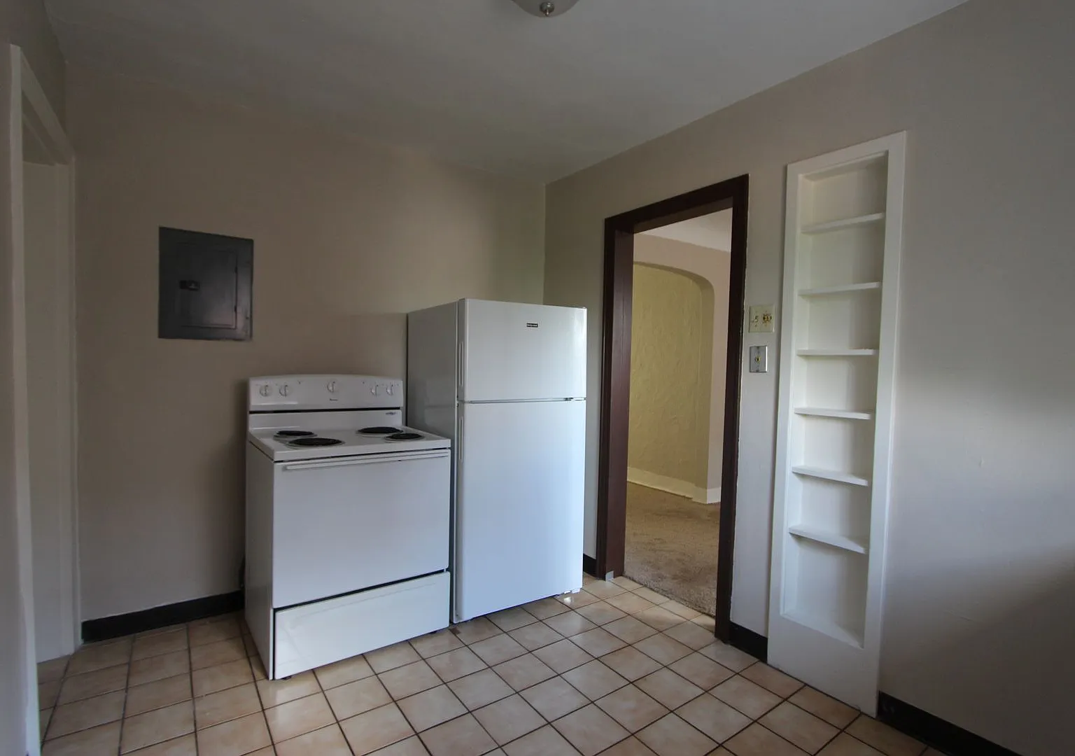 208 McCully — Photo 2
