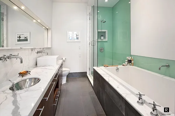 Sold by R New York | media 10