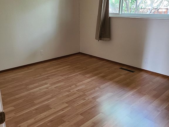 3rd image of 715 Vaquero Dr #2