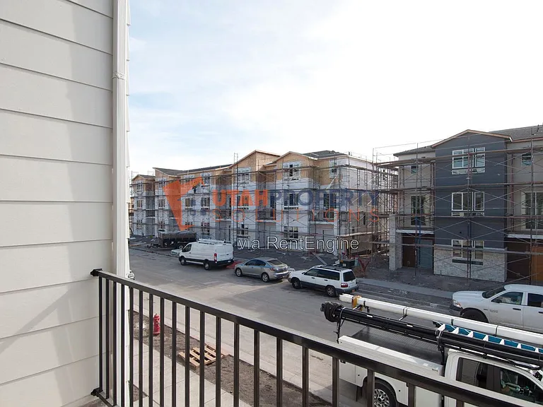 1043 W 400 S — Photo 28