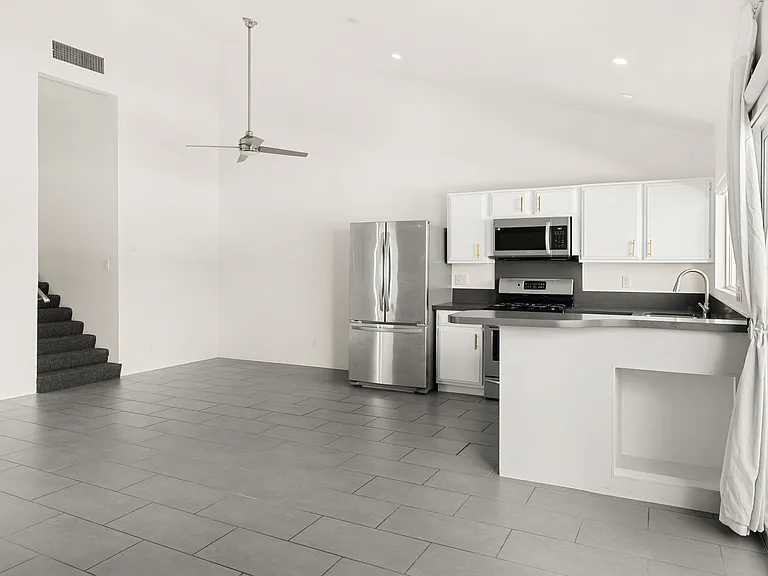 1472 S Camino Real — Photo 6