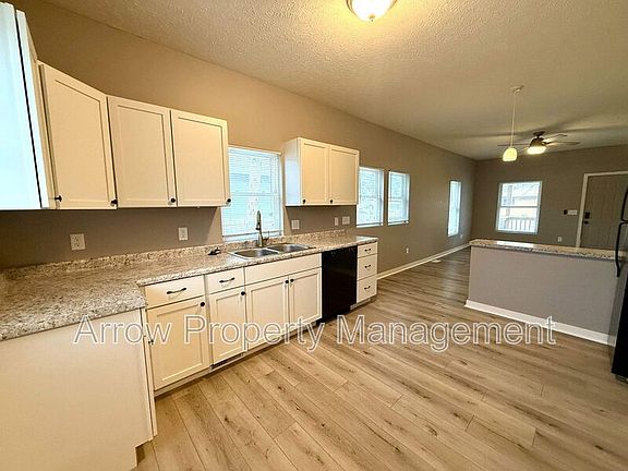 5th image of 2271 Holdrege St