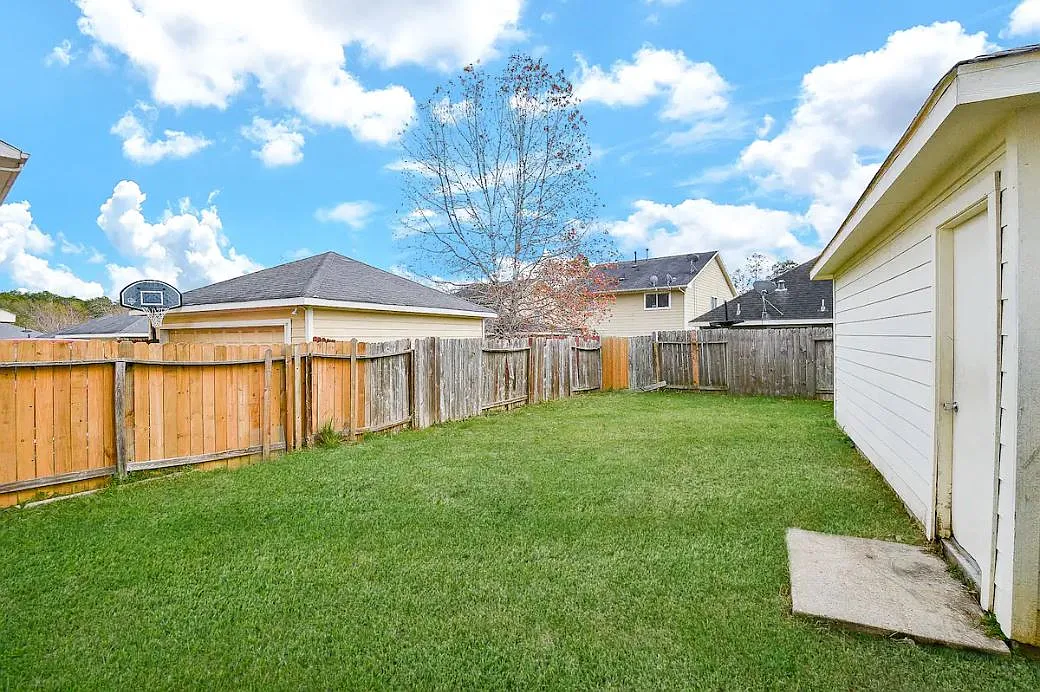 7 bed, 2218 sqft, $9,900 — Photo 3