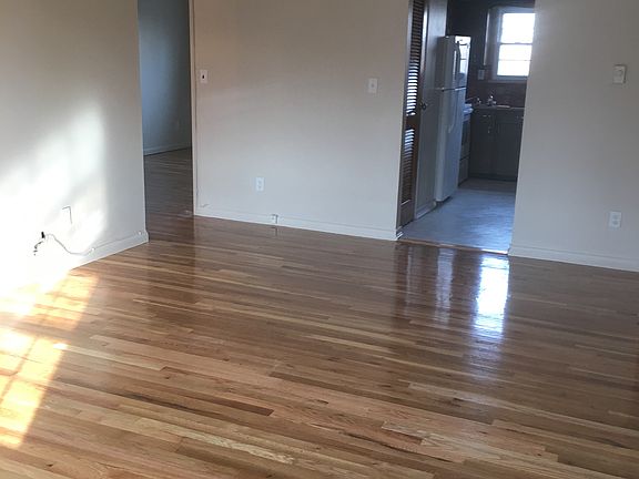 Veiw of LR looking into Kitchen & Bedroom