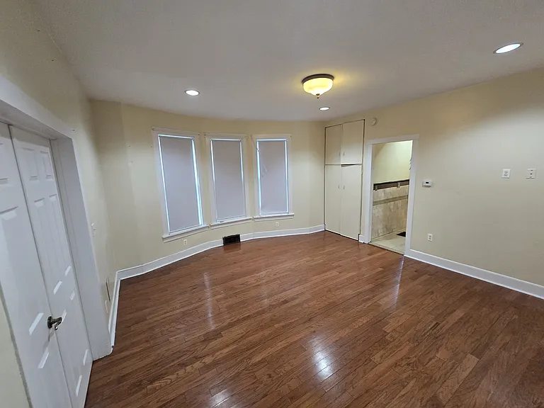 147 W Douglass St #1 — Photo 6