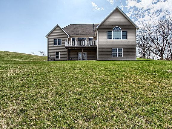 Spacious Fenced Backyard 