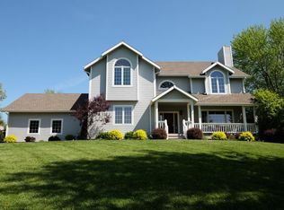 4 Summerhill Dr, Saint Joseph, MO 64507