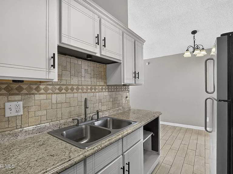 9128 Bur Oak Cir — Photo 13