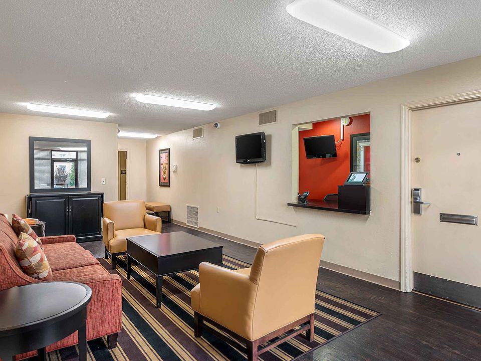 Lobby and Guest Check-in