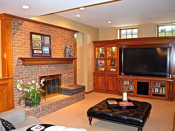 3rd image of 2243 Ashbury Close