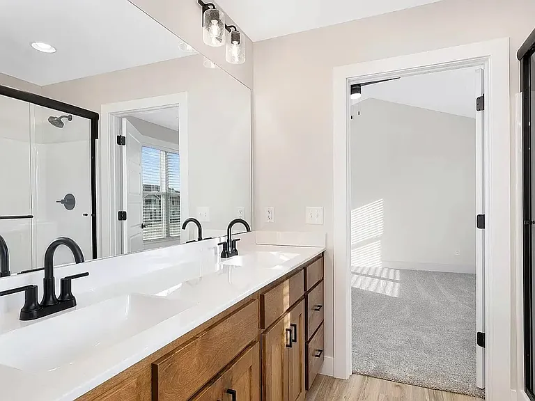 413 E Donahue St #0 — Photo 7