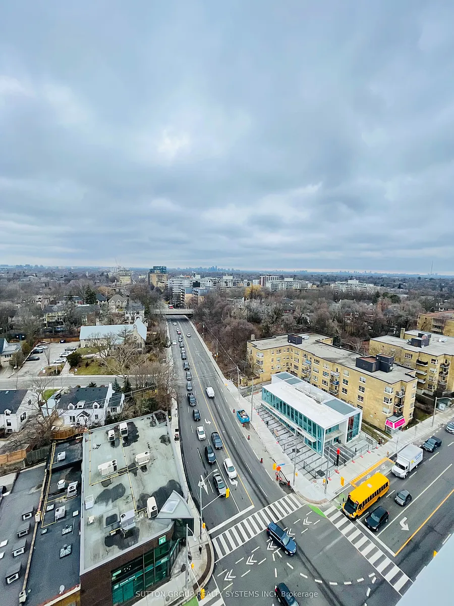 Building Photo - 2020 Bathurst St #1809