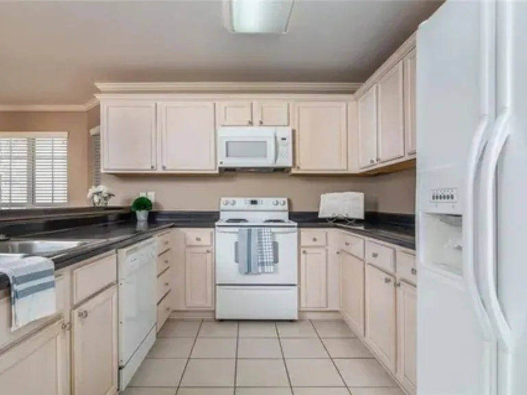 545 Versailles Blvd #A — Photo 2