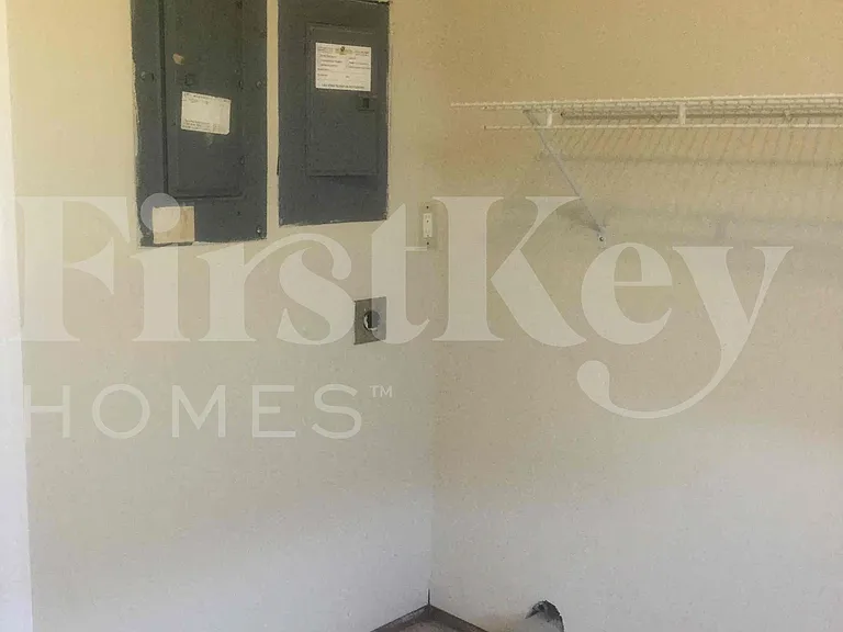687 SW Heather St — Photo 34