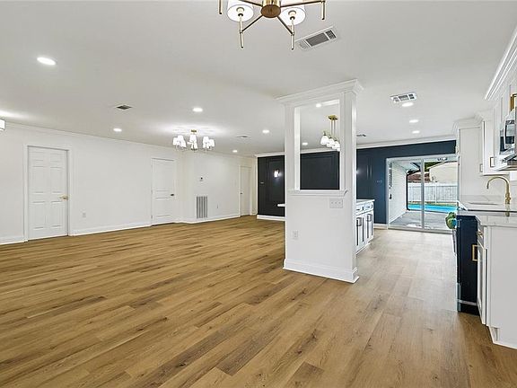 5th image of 676 W Marlin Ct