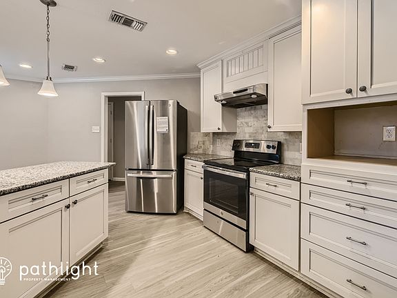 4th image of 3411 Woodside Dr