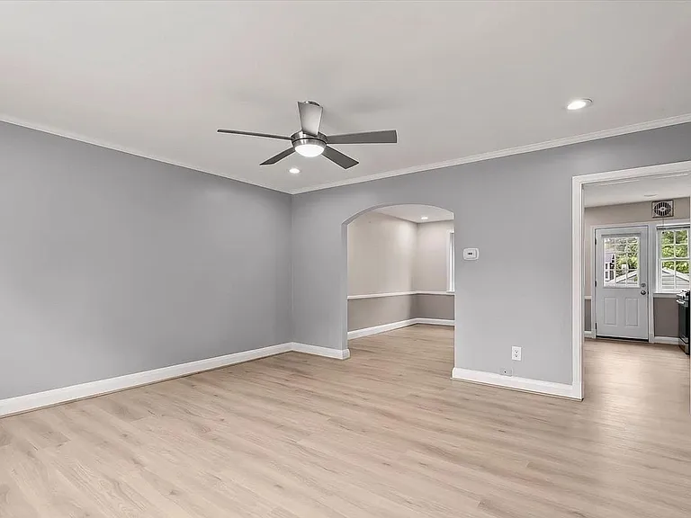 8 Enjay Ave — Photo 5