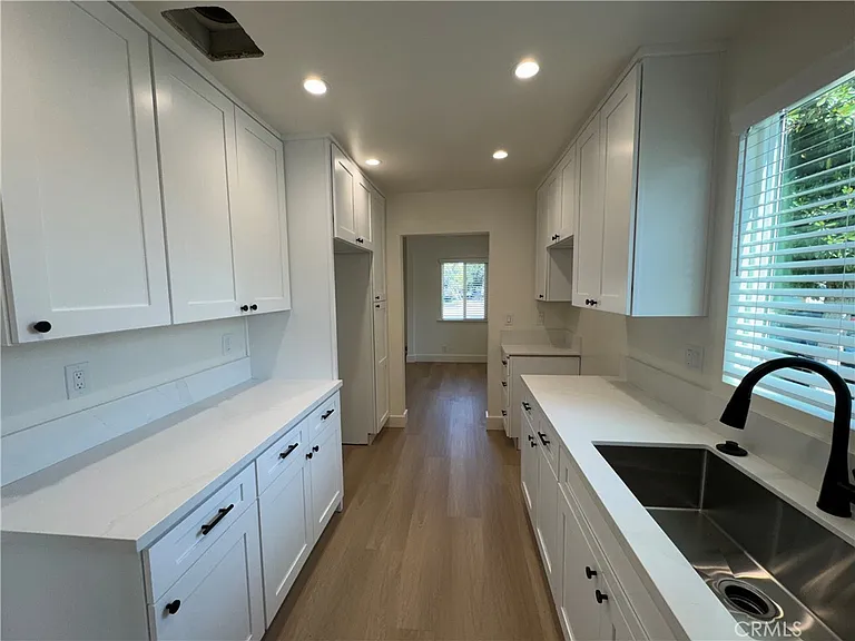 6837 Oak Park Ave — Photo 6