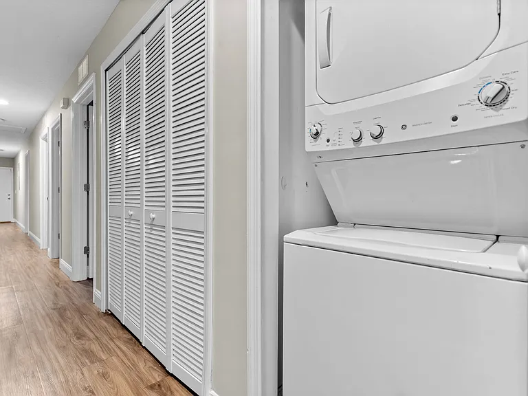 Washer/Dryer in Unit