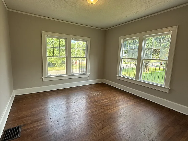 4905 Court M — Photo 10