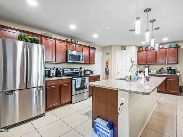 867 S SWALLOW Lane, Gilbert, AZ 85296