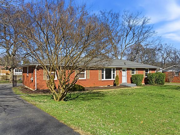 4th image of 182 Rebecca Dr