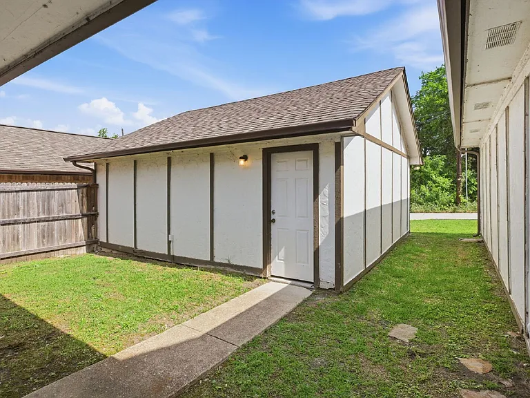6324 Alissa Dr — Photo 24