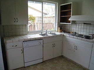 3rd image of 1931 Rosswood Dr