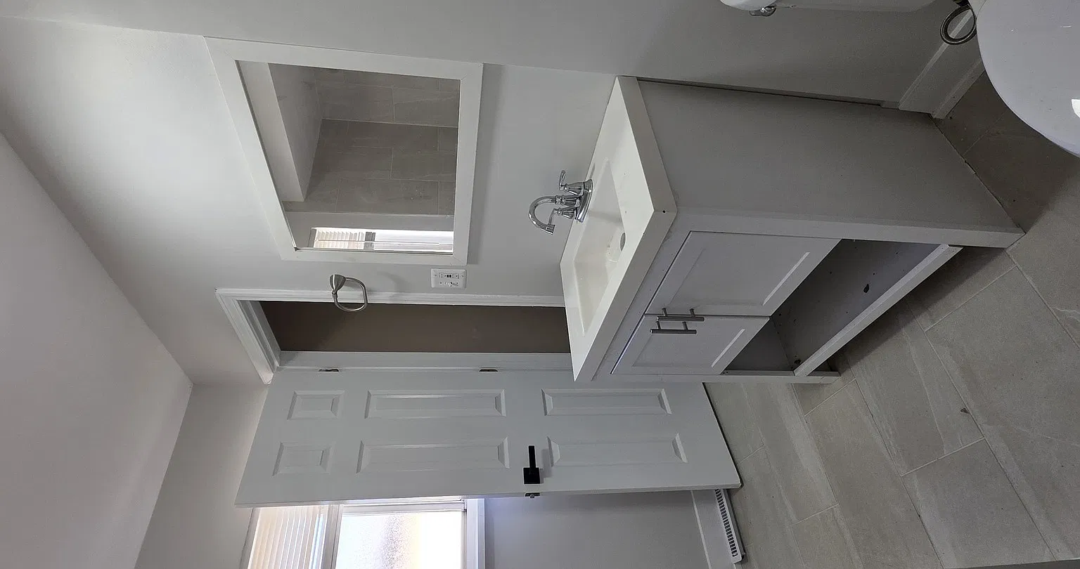 3 bed, 1070 sqft, $2,200 — Photo 4