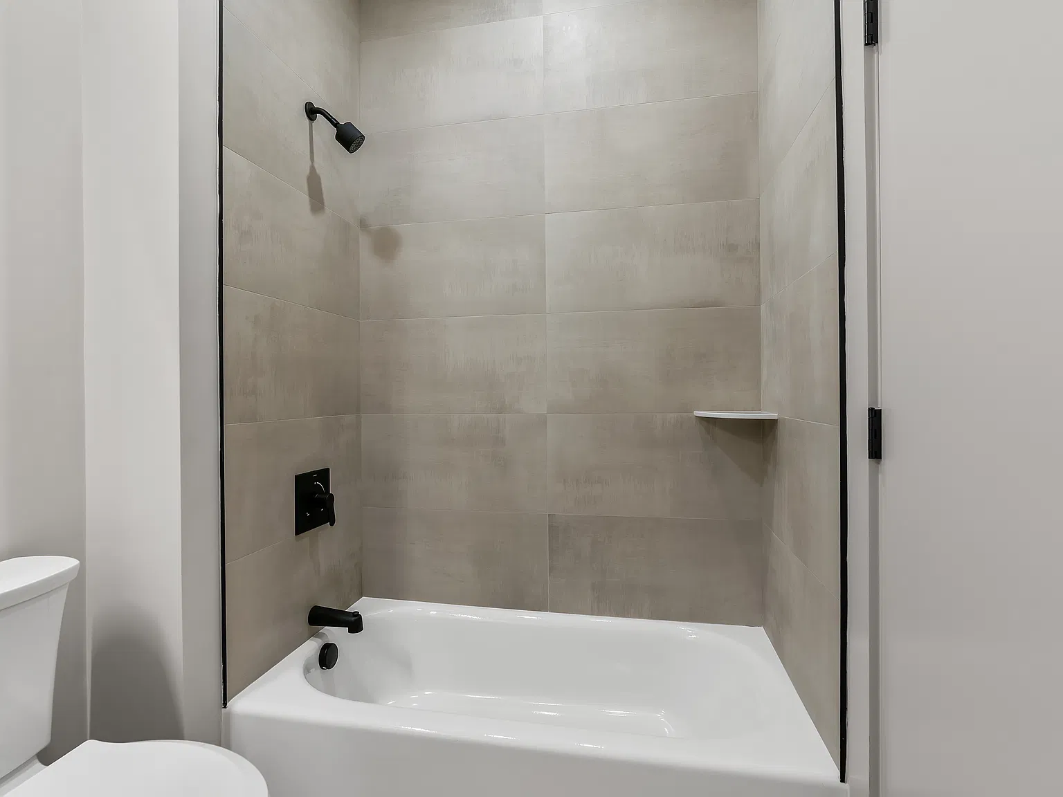 2 bed, 1198 sqft, $3,700 — Photo 3